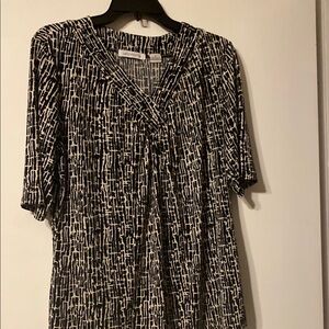 Liz Claiborne Black and White 3/4 Sleeve Pleated Blouse
